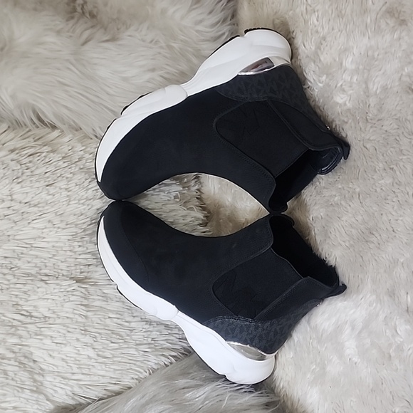 MICHAEL KORS KATRINA BOOTIES - Picture 11 of 11